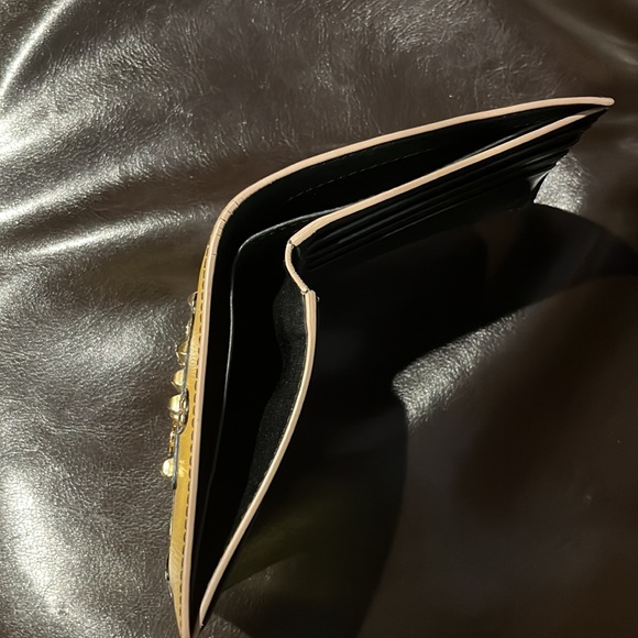 Burberry mens bi fold yellow mustard wallet - Picture 4 of 7